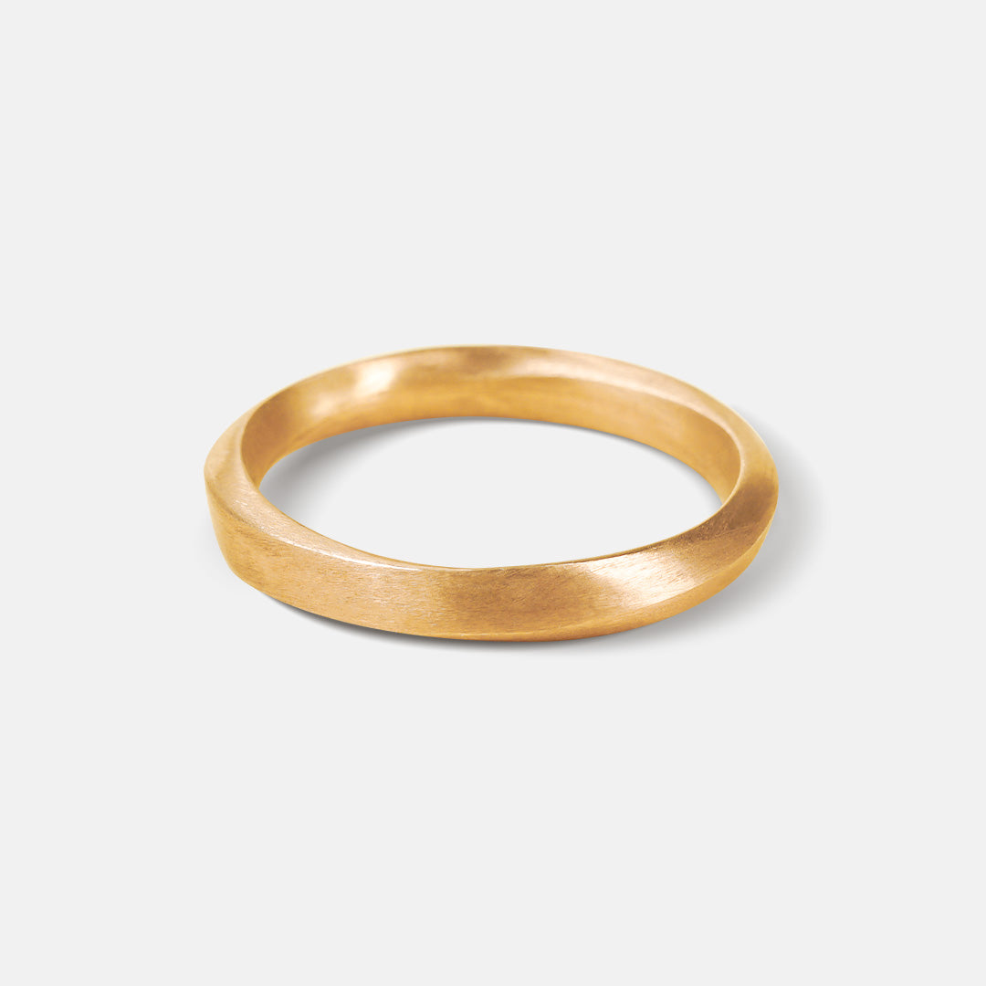 Möbius Ring