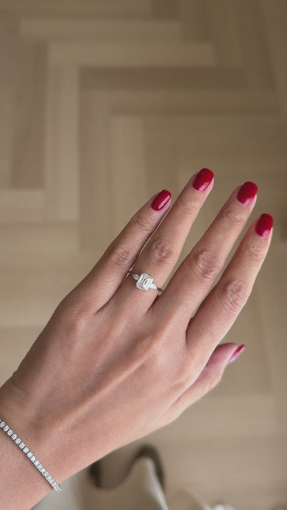 The Lily in Bezel