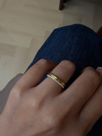 Row Diamond band